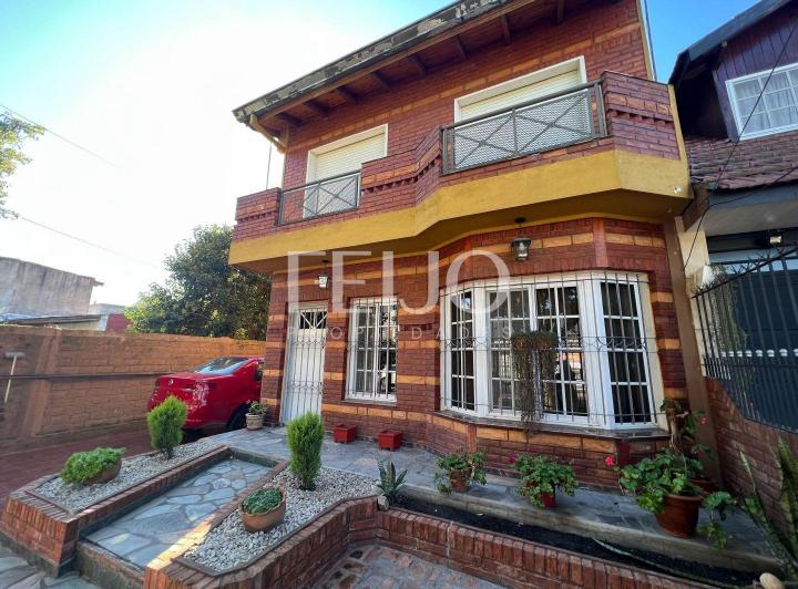 Casa · 200m² · 6 Ambientes