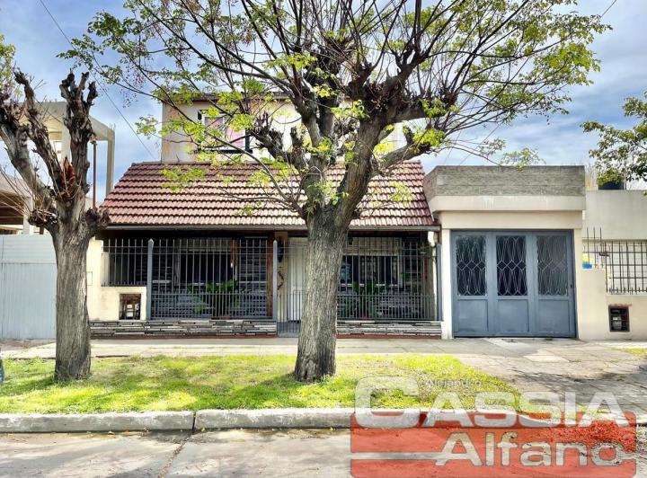 Casa · 170m² · 5 Ambientes · 2 Cocheras