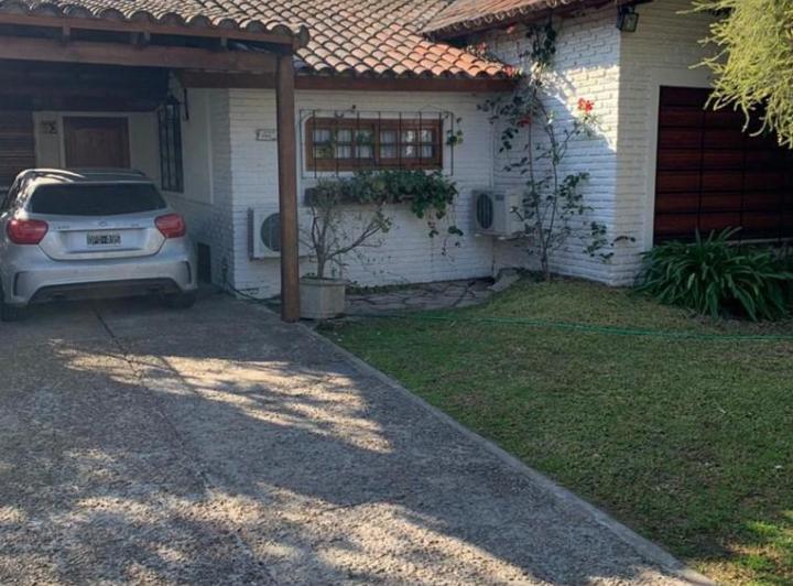 Casa · 194m² · 5 Ambientes · 2 Cocheras