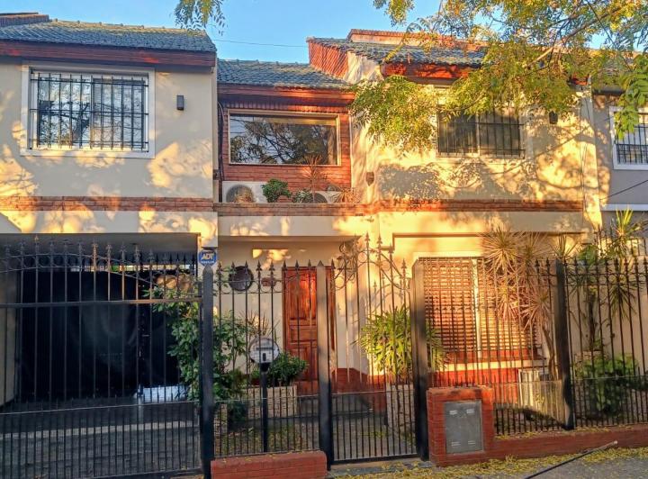 Casa · 176m² · 4 Ambientes · 2 Cocheras