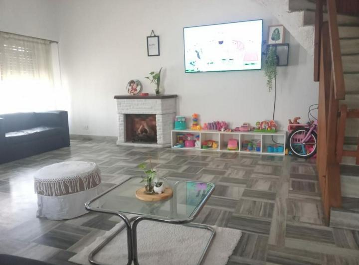 Casa · 400m² · 6 Ambientes · 3 Cocheras