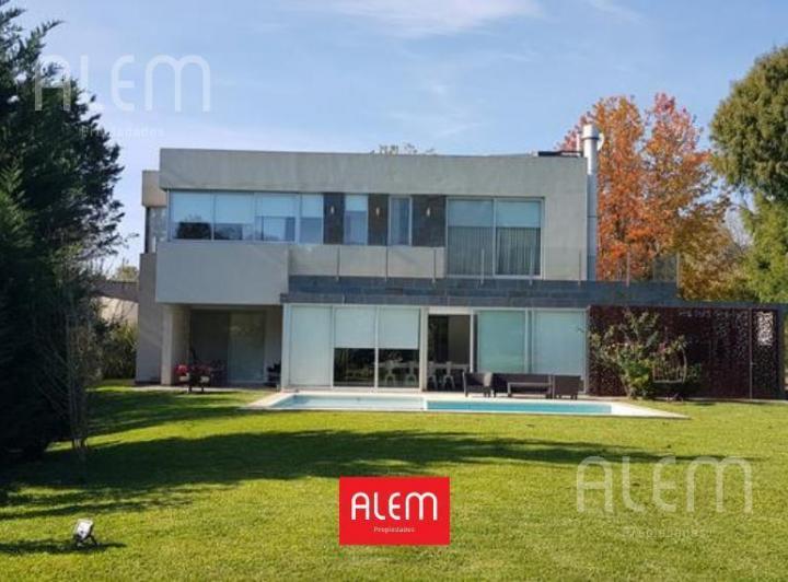 Casa · 400m² · 7 Ambientes · 2 Cocheras