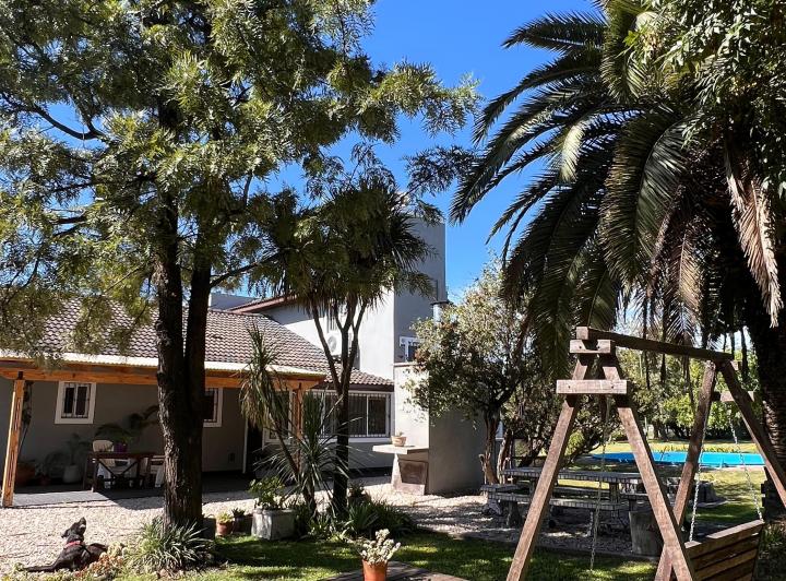 Casa · 320m² · 5 Ambientes · 2 Cocheras