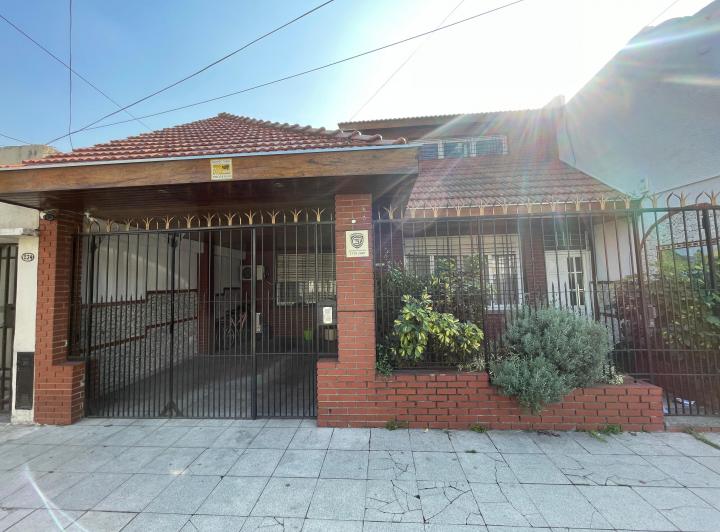 Casa · 180m² · 5 Ambientes · 1 Cochera