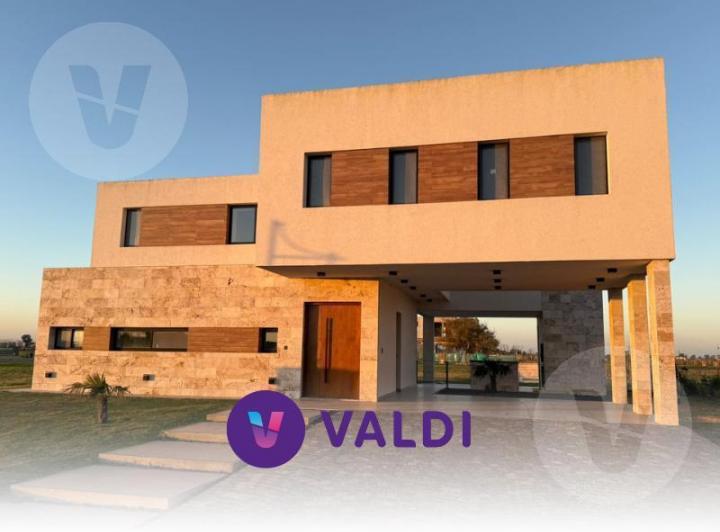 Casa · 181m² · 6 Ambientes · 2 Cocheras