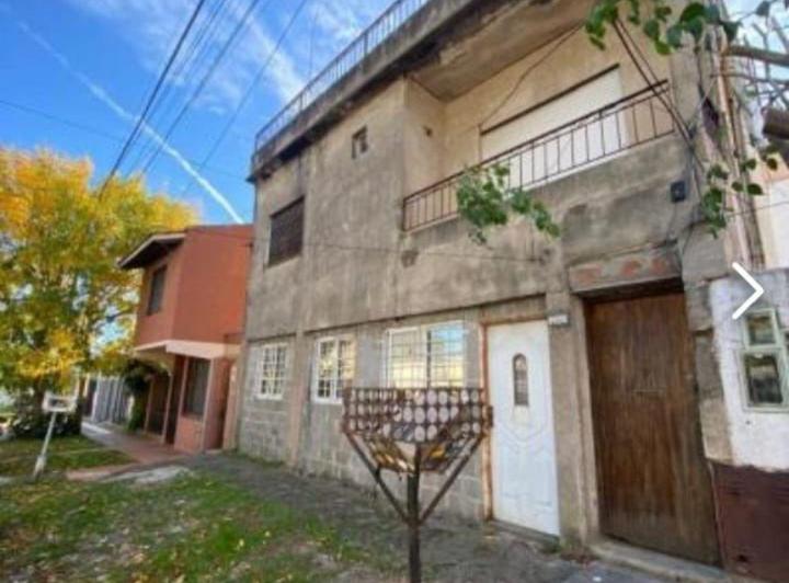 Casa · 240m² · 5 Ambientes