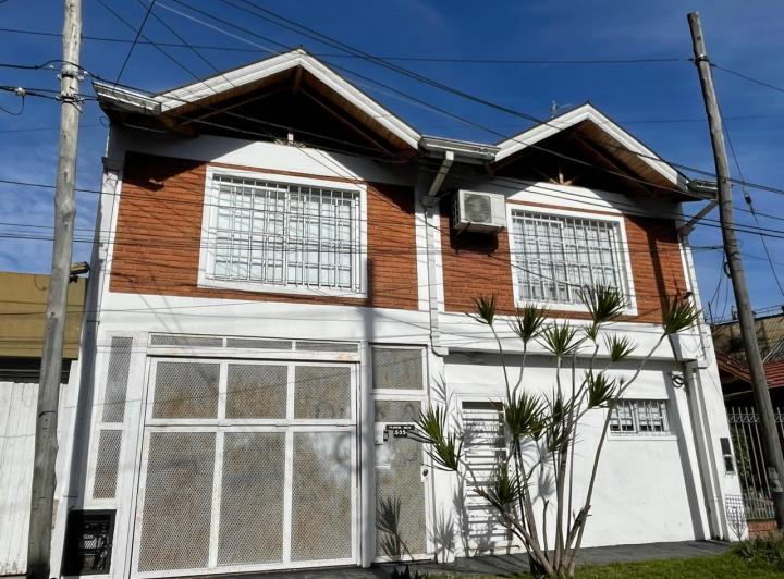 Casa · 100m² · 5 Ambientes · 1 Cochera