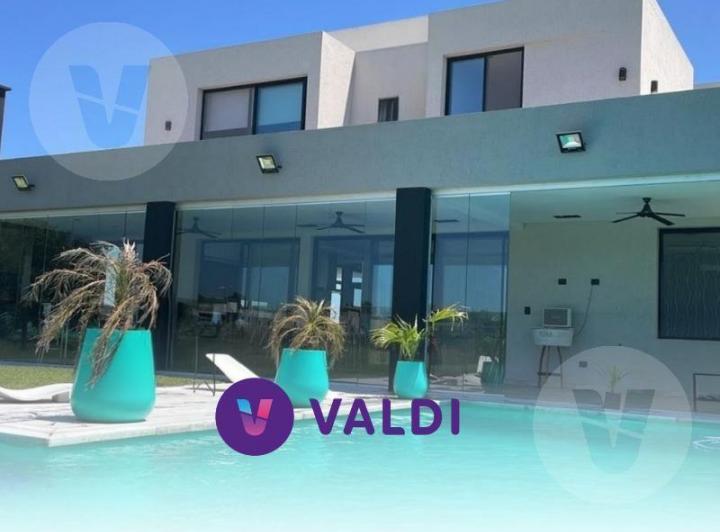 Casa · 227m² · 6 Ambientes · 2 Cocheras