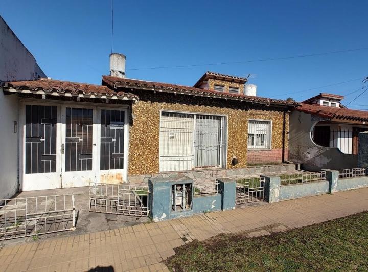 Casa · 140m² · 5 Ambientes · 4 Cocheras