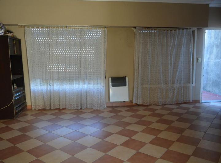 Casa · 170m² · 6 Ambientes · 3 Cocheras