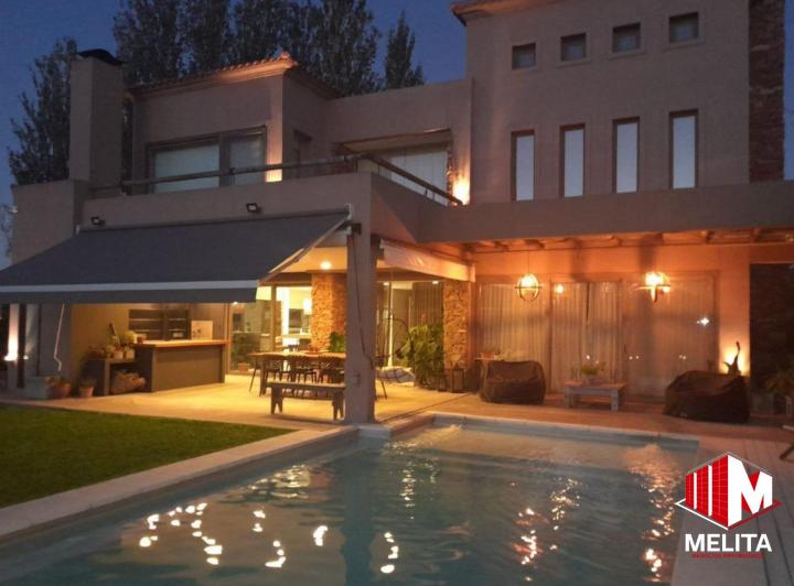 Casa · 370m² · 5 Ambientes