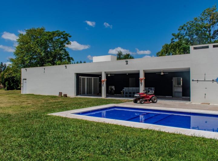 Casa · 190m² · 5 Ambientes · 4 Cocheras