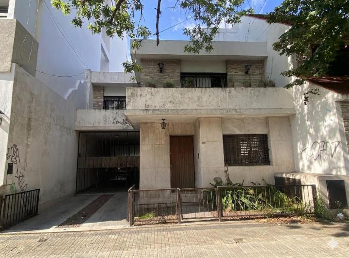 Casa · 410m² · 5 Ambientes · 2 Cocheras