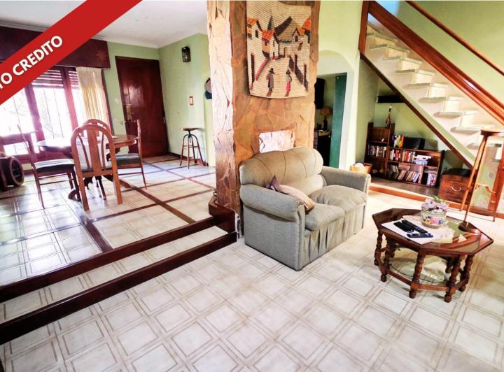 Casa · 283m² · 5 Ambientes · 1 Cochera