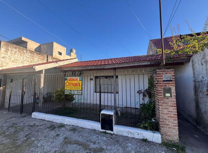 Casa · 300m² · 5 Ambientes · 1 Cochera