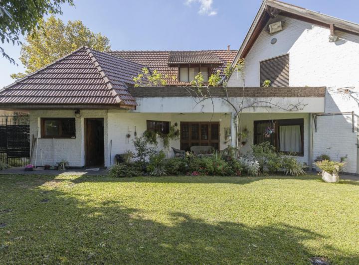 Casa · 483m² · 5 Ambientes · 2 Cocheras