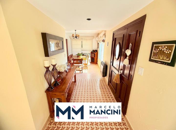 Casa · 230m² · 6 Ambientes · 5 Cocheras