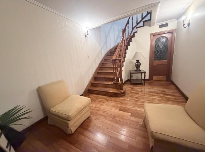 Casa · 300m² · 4 Ambientes · 1 Cochera