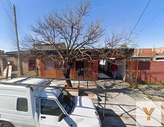 Casa · 238m² · 9 Ambientes · 1 Cochera