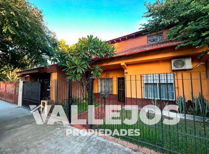 Casa · 225m² · 5 Ambientes · 1 Cochera