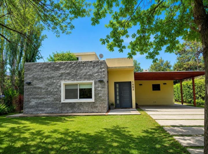 Casa · 200m² · 5 Ambientes · 1 Cochera