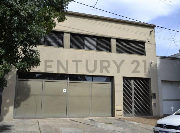 Casa · 383m² · 7 Ambientes · 1 Cochera