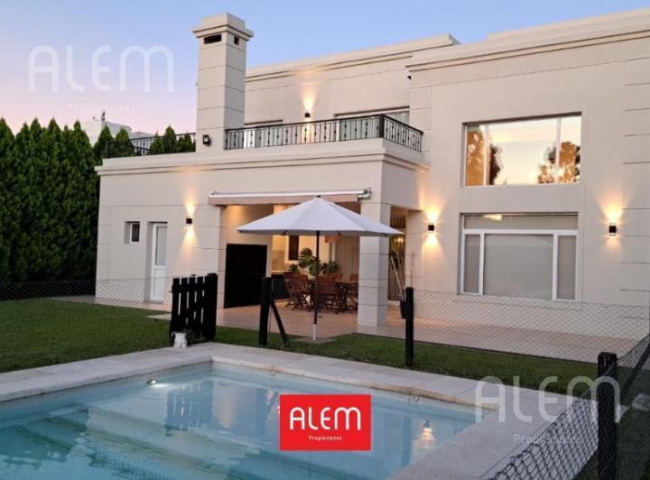 Casa · 280m² · 6 Ambientes · 2 Cocheras
