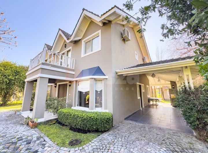 Casa · 248m² · 5 Ambientes · 1 Cochera