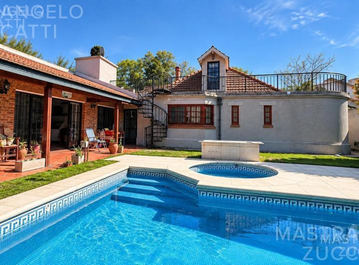 Casa · 339m² · 5 Ambientes · 2 Cocheras