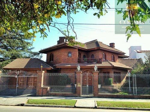 Casa · 415m² · 5 Ambientes · 3 Cocheras