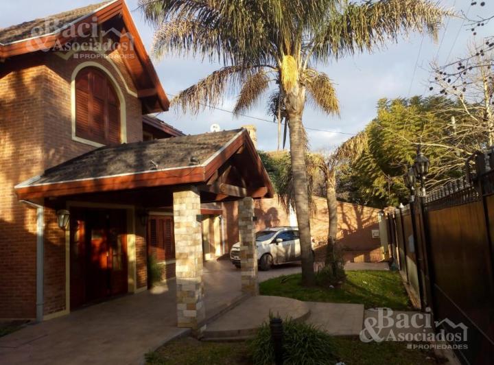 Casa · 380m² · 4 Dormitorios · 2 Cocheras
