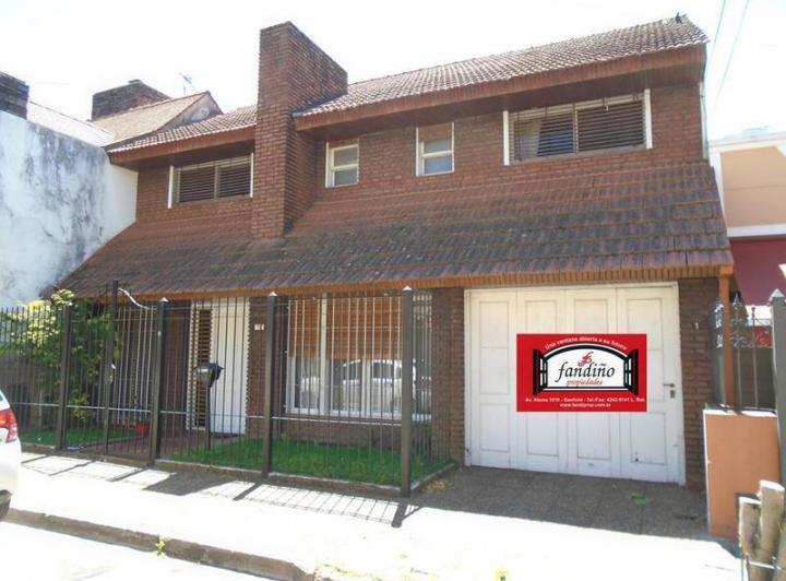 Casa · 235m² · 6 Ambientes