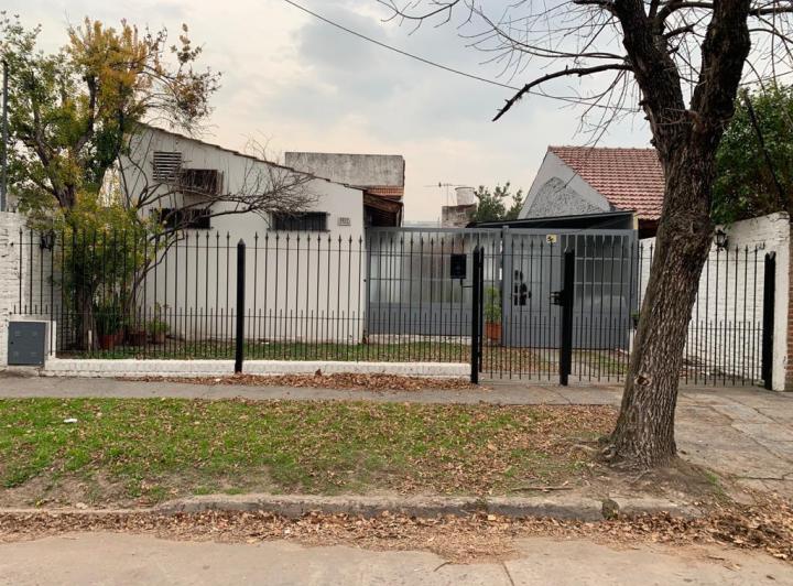 Casa · 300m² · 5 Ambientes · 1 Cochera