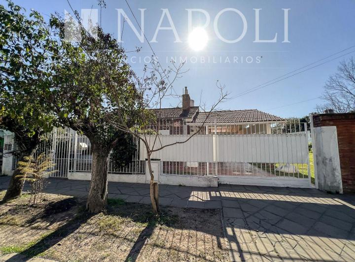 Casa · 169m² · 5 Ambientes · 1 Cochera