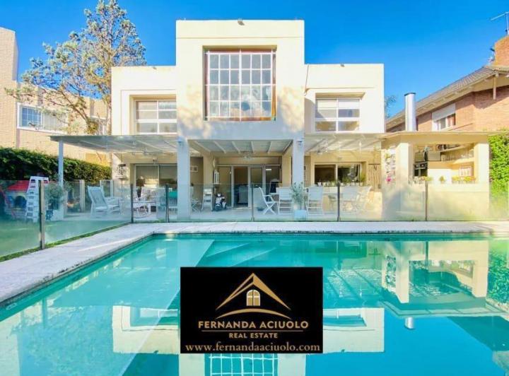 Casa · 209m² · 5 Ambientes · 2 Cocheras