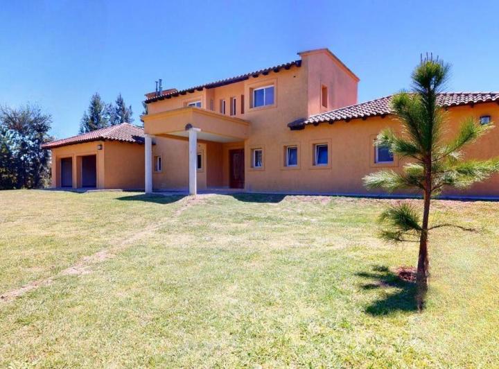 Casa · 320m² · 5 Ambientes