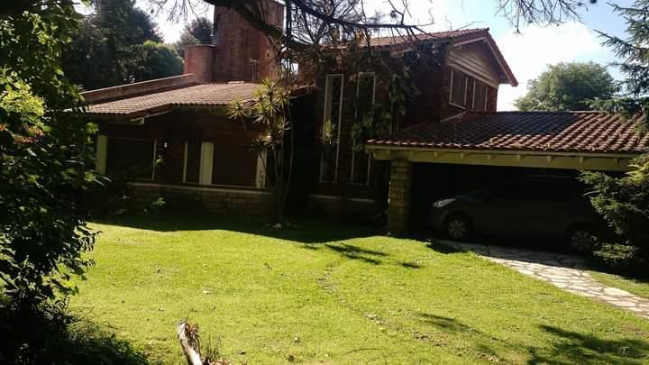 Casa · 240m² · 6 Ambientes · 4 Cocheras