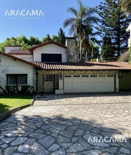 Casa · 358m² · 5 Ambientes · 2 Cocheras