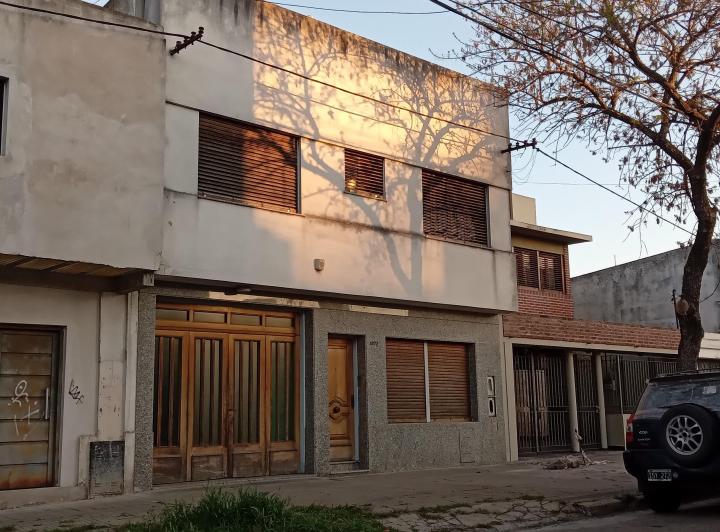 Casa · 500m² · 7 Ambientes · 3 Cocheras
