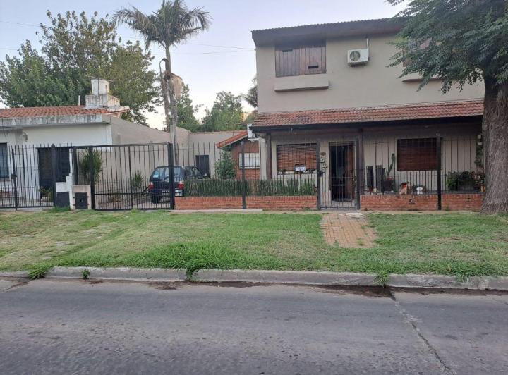 Casa · 120m² · 5 Ambientes · 2 Cocheras