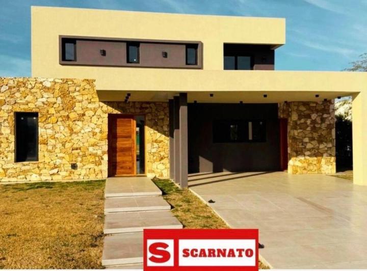 Casa · 210ha · 5 Ambientes · 1 Cochera