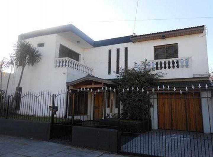 Casa · 187m² · 5 Ambientes · 2 Cocheras