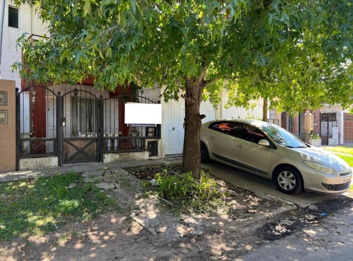 Casa · 200m² · 5 Ambientes · 2 Cocheras
