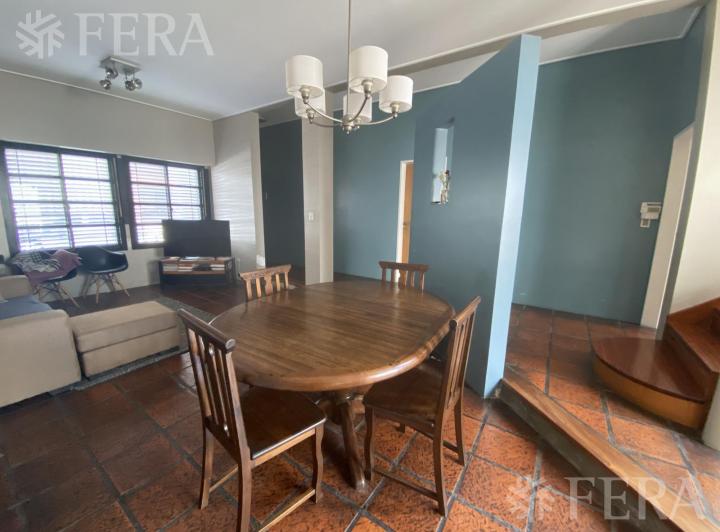 Casa · 220m² · 5 Ambientes · 1 Cochera