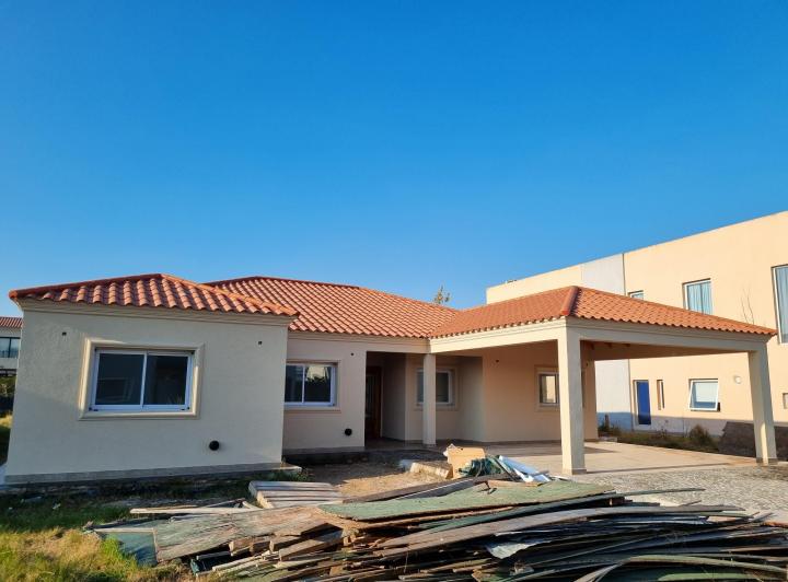 Casa · 200m² · 5 Ambientes · 2 Cocheras