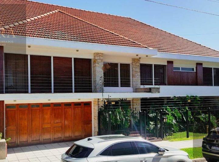 Casa · 550m² · 5 Ambientes · 4 Cocheras