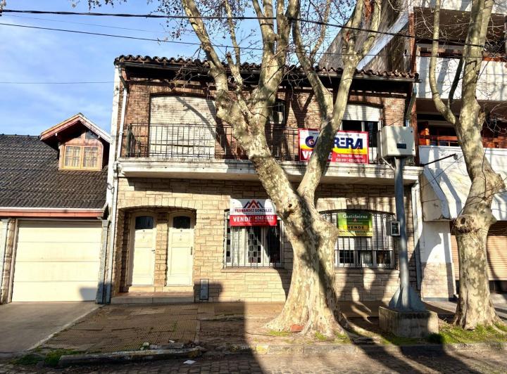 Casa · 220m² · 6 Ambientes