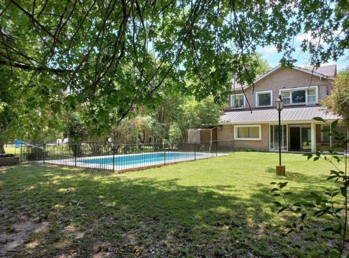 Casa · 200m² · 5 Ambientes