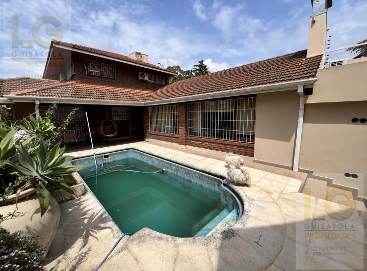 Casa · 260m² · 5 Ambientes · 3 Cocheras