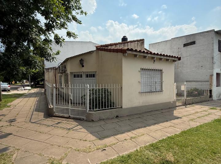 Casa · 80m² · 6 Ambientes · 2 Cocheras